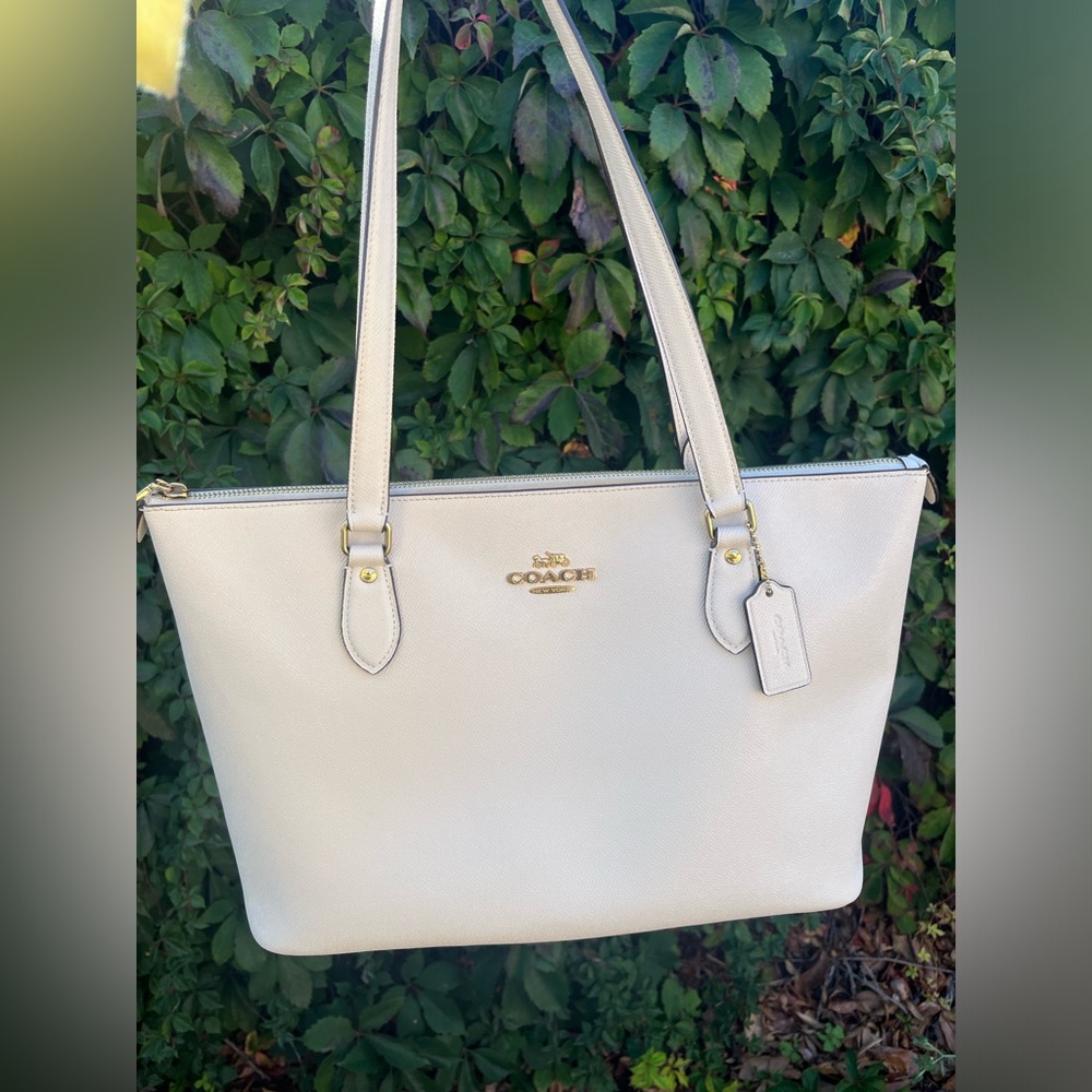 Coach Chalk and Gold Gallery Tote-CV402